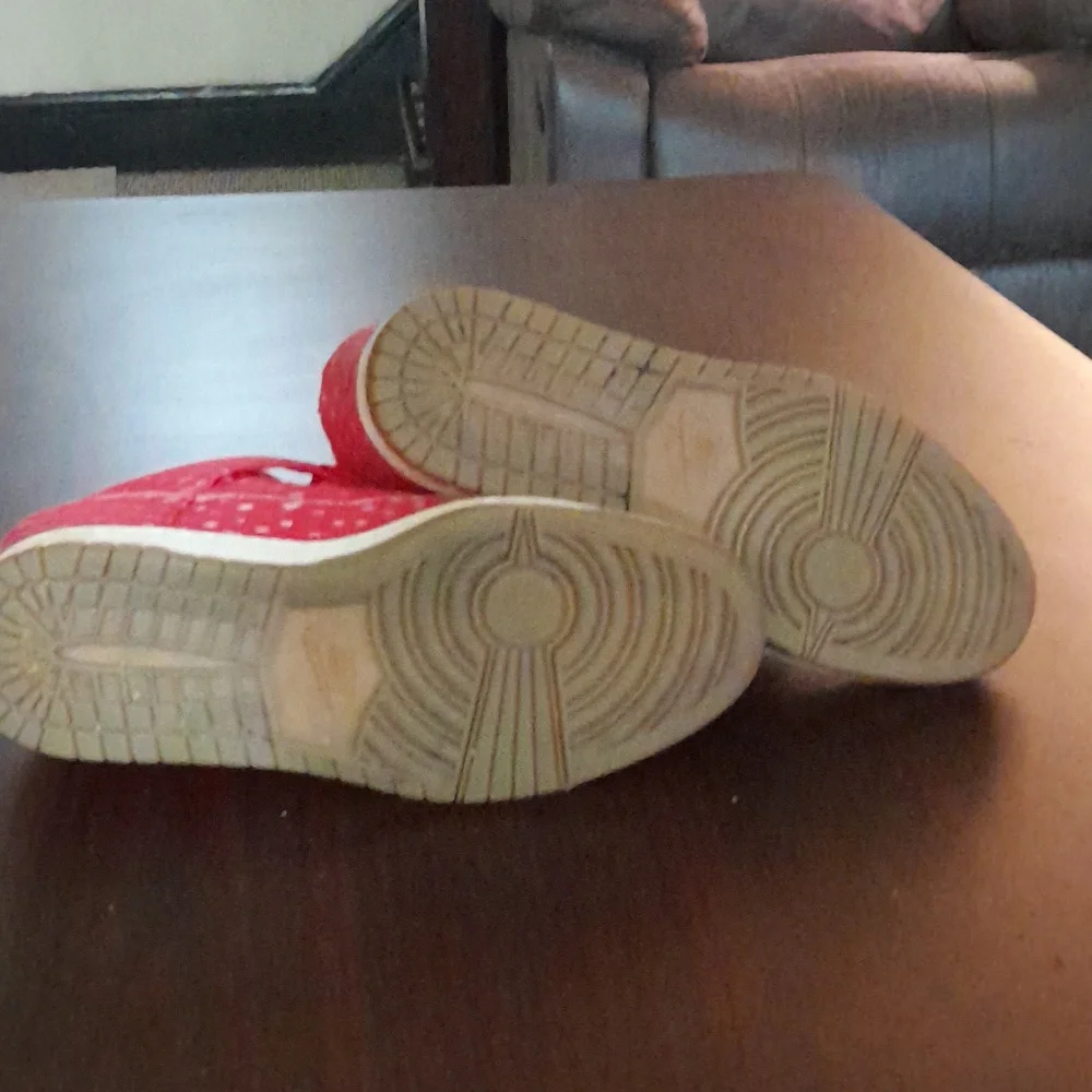 Nike hidden heel shoes. Red and white in excellent used shoes - Picture 5 of 5